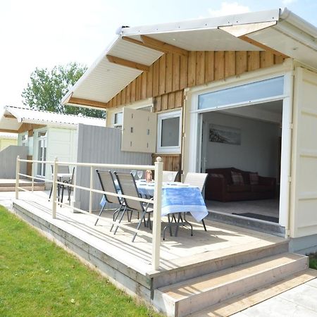 Premium Lake Lodges Чичестър Екстериор снимка